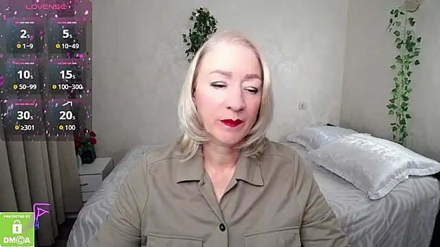 Snapshot of hunters_woman chatting on 09.26.25 hunters woman online show from 09.26.25