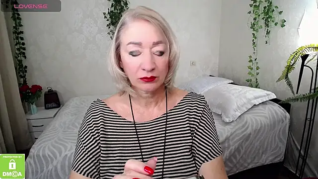 Snapshot of hunters_woman chatting on 10.12.25 hunters woman online show from 10.12.25