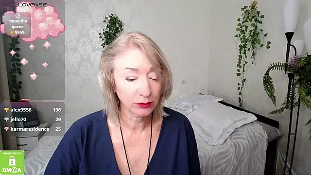 Snapshot of hunters_woman chatting on 10.15.25 hunters woman online show from 10.15.25