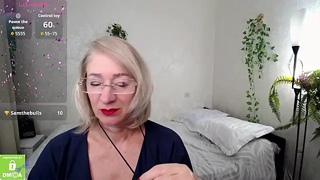 Snapshot of hunters_woman chatting on 10.17.25 hunters woman online show from 10.17.25