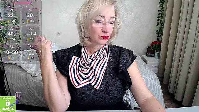 Snapshot of hunters_woman chatting on 10.23.25 hunters woman online show from 10.23.25