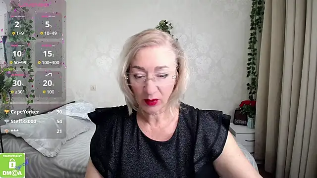 Snapshot of hunters_woman chatting on 10.24.25 hunters woman online show from 10.24.25