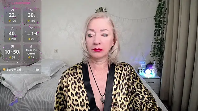 hunters woman online show from 12.14.25