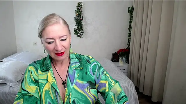 hunters woman online show from 07.17.26