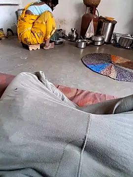 Snapshot of RAYI_Queen_3 chatting on 11.07.25 RAYI Queen 3 online show from 11.07.25