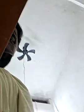 Snapshot of RAYI_Queen_3 chatting on 11.13.25 RAYI Queen 3 online show from 11.13.25