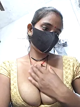 Snapshot of RAYI_Queen_3 chatting on 11.24.25 RAYI Queen 3 online show from 11.24.25