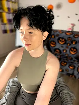 RinaShy online show from 10.27.25