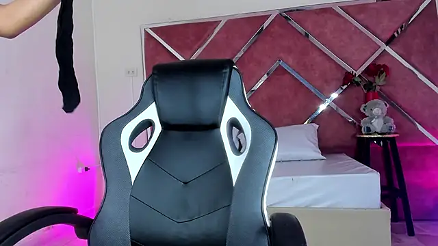 Snapshot of Dulce_Pettit chatting on 09.17.25 Dulce Pettit online show from 09.17.25