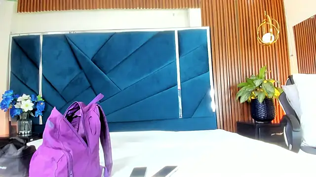 Snapshot of Dulce_Pettit chatting on 09.24.25 Dulce Pettit online show from 09.24.25