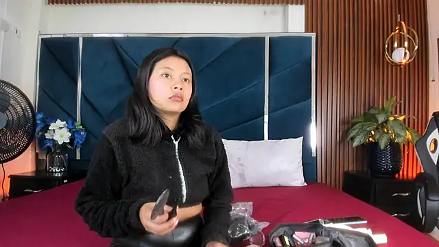 Snapshot of Dulce_Pettit chatting on 09.25.25 Dulce Pettit online show from 09.25.25