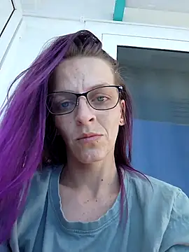 amymatthews92 online show from 10.20.25