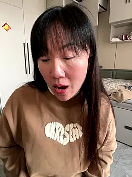 Snapshot of xiaomei-11 chatting on 10.24.25 xiaomei-11 online show from 10.24.25