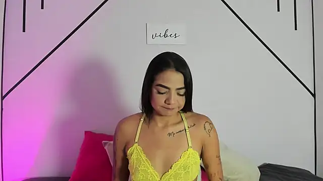 Snapshot of MiahCornell_ chatting on 10.10.25 MiahCornell online show from 10.10.25