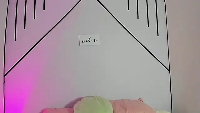 Snapshot of MiahCornell_ chatting on 10.29.25 MiahCornell online show from 10.29.25