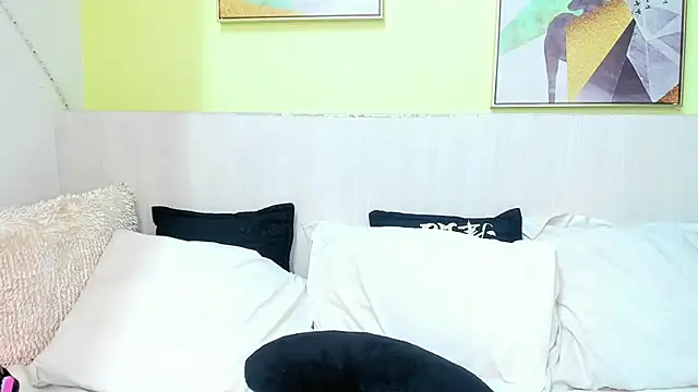 MiahCornell  online show from 11.23.25