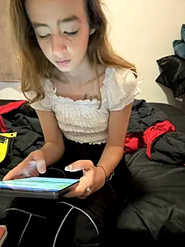 Snapshot of SeccySerena chatting on 11.14.25 SeccySerena online show from 11.14.25