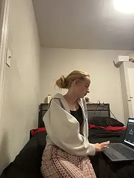 SeccySerena online show from 02.25.26