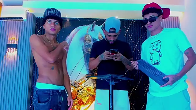 Dominic Max  online show from 09.23.25