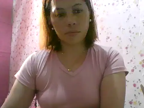 Snapshot of violen786 chatting on 10.13.25 violen786 online show from 10.13.25