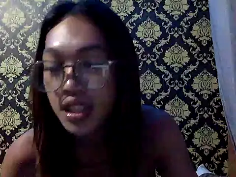 Snapshot of your_wifey chatting on 09.15.25 your wifey online show from 09.15.25