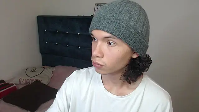 Snapshot of Xoxo_Smiles chatting on 10.18.25 Xoxo Smiles online show from 10.18.25