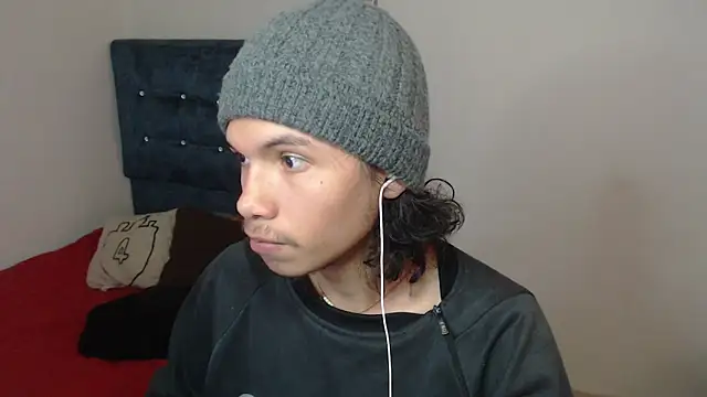 Snapshot of Xoxo_Smiles chatting on 11.10.25 Xoxo Smiles online show from 11.10.25