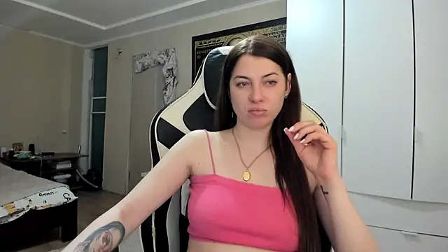 EmiLovsi online show from 04.26.26