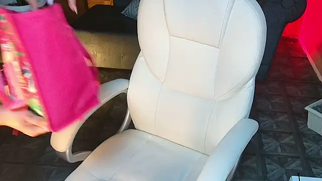 megann hill  online show from 10.09.25