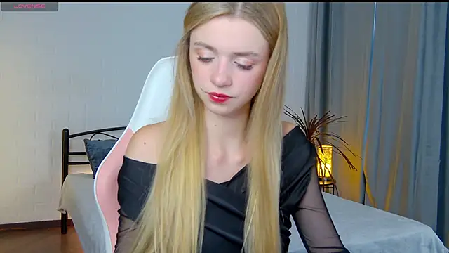 KelsiWest online show from 09.16.25