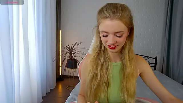 KelsiWest online show from 09.21.25