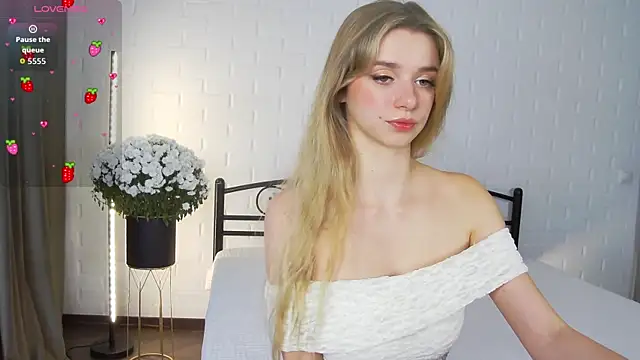 KelsiWest online show from 10.30.25