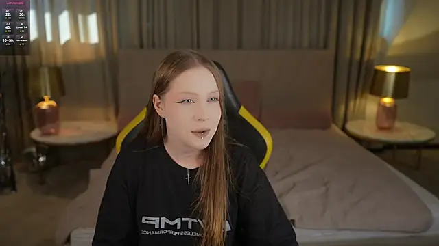 Esmie Smile online show from 09.26.25