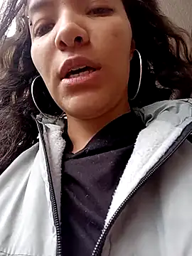 mia blue01 online show from 10.05.25