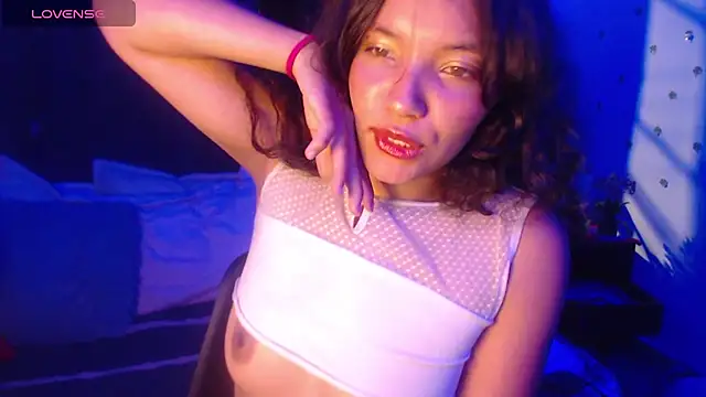 mia blue01 online show from 11.04.25