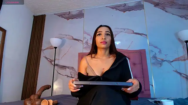 AlyaThompson online show from 11.19.25