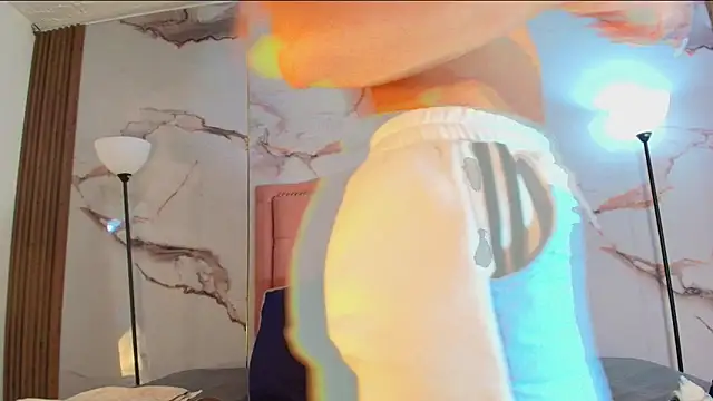 AlyaThompson online show from 04.18.26