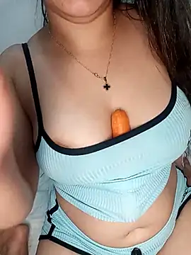 Snapshot of Queen-15 chatting on 09.30.25 Queen-15 online show from 09.30.25