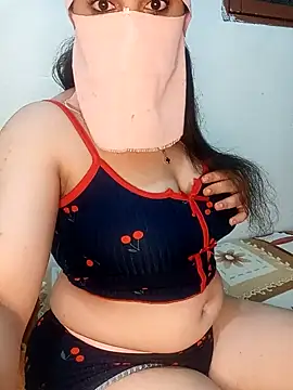 Snapshot of Queen-15 chatting on 10.09.25 Queen-15 online show from 10.09.25