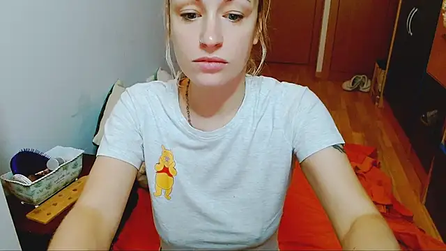 Snapshot of SatinQueen90 chatting on 10.22.25 SatinQueen90 online show from 10.22.25