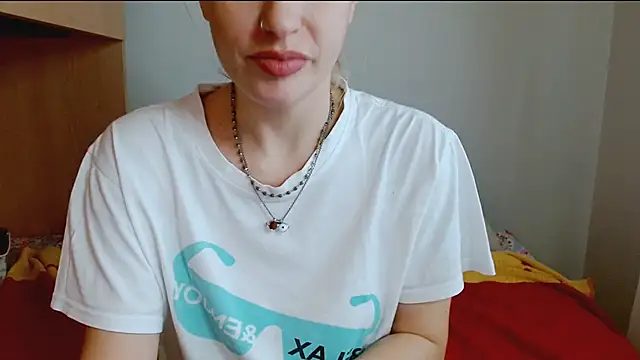 Snapshot of SatinQueen90 chatting on 11.15.25 SatinQueen90 online show from 11.15.25