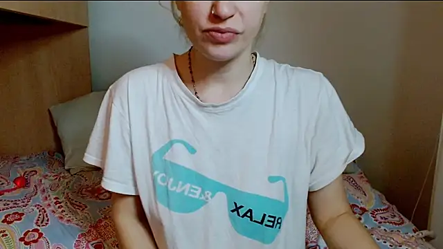 Snapshot of SatinQueen90 chatting on 11.19.25 SatinQueen90 online show from 11.19.25