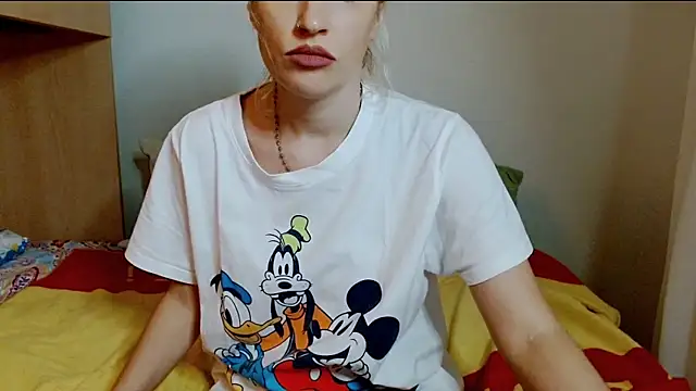 Snapshot of SatinQueen90 chatting on 11.25.25 SatinQueen90 online show from 11.25.25