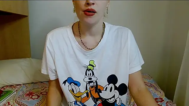 Snapshot of SatinQueen90 chatting on 11.28.25 SatinQueen90 online show from 11.28.25