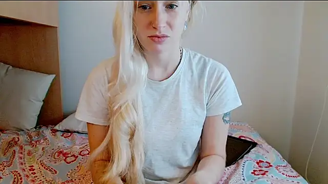 Snapshot of SatinQueen90 chatting on 12.02.25 SatinQueen90 online show from 12.02.25