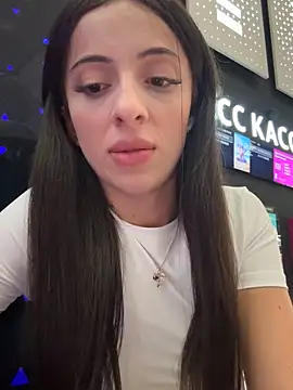Yesmoree online show from 09.08.25