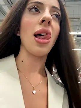 Yesmoree online show from 09.21.25