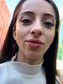 Yesmoree online show from 09.23.25