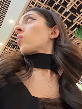 Yesmoree online show from 10.04.25