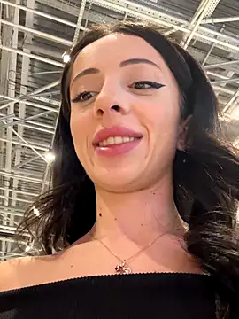 Yesmoree online show from 10.17.25